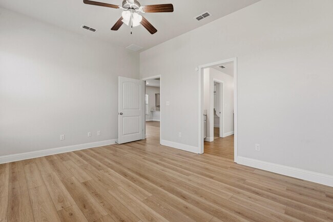 Building Photo - 13810 Avenue W