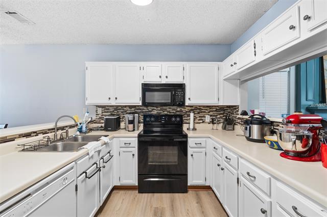 Building Photo - 1520 Beach Ln