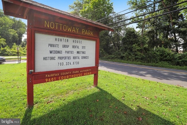 Building Photo - 2931 Deer Hollow Way