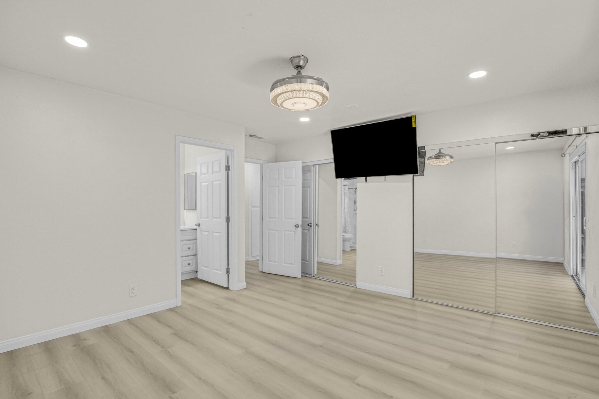 Building Photo - 7701 Baird Ave