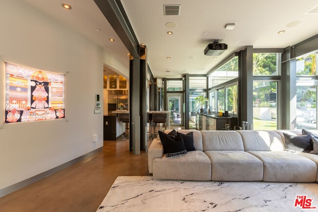 Building Photo - 8538 Eastwood Rd