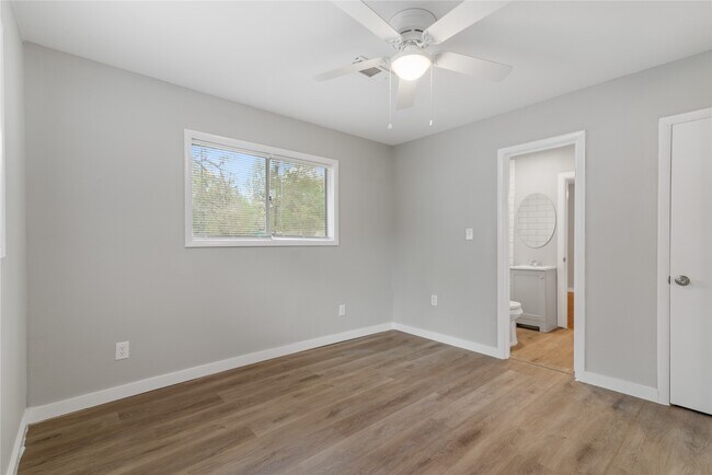 Building Photo - 615 Riveredge Dr