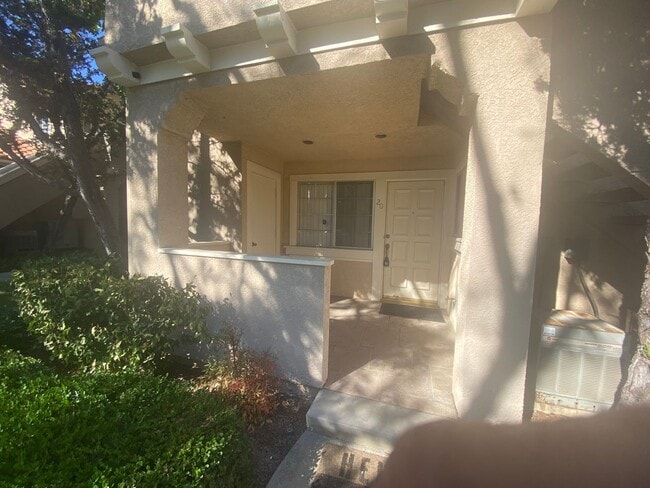 Building Photo - 2 BEDROOM DOWNSTAIRS END UNIT WITH PATIO