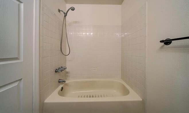 Building Photo - 6829 Overland Dr