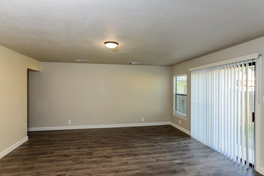 Building Photo - 8106 Hoovers Bend