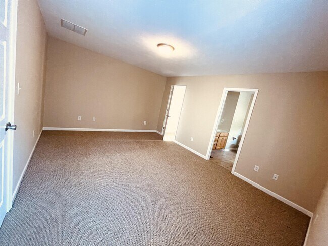 Building Photo - 39 Abbey Ct