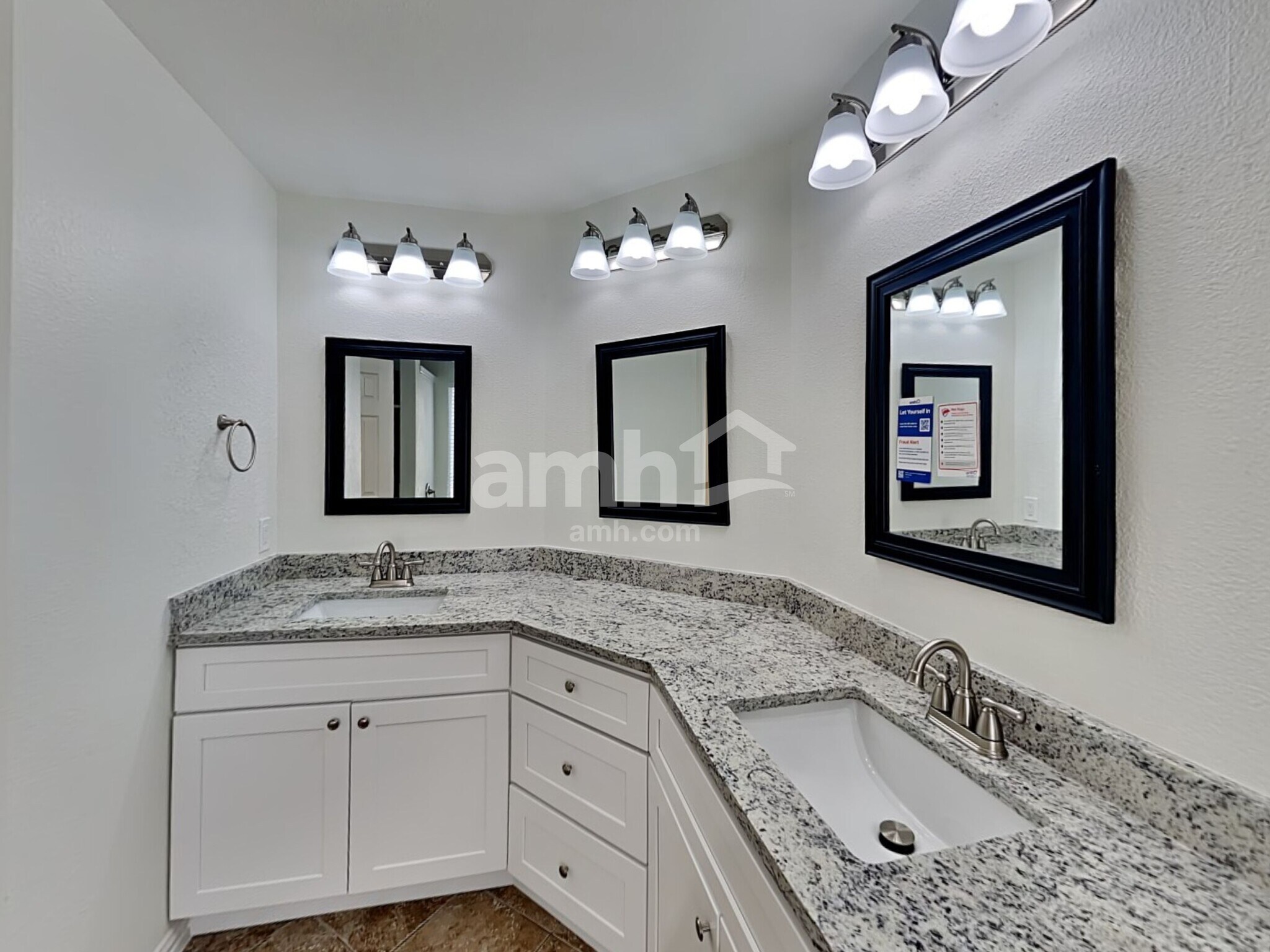 Building Photo - 26949 Carriage Manor Ln
