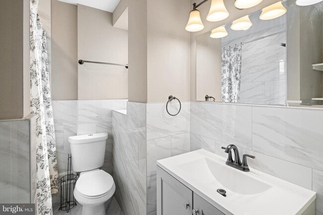 Building Photo - 2050 Mountain St