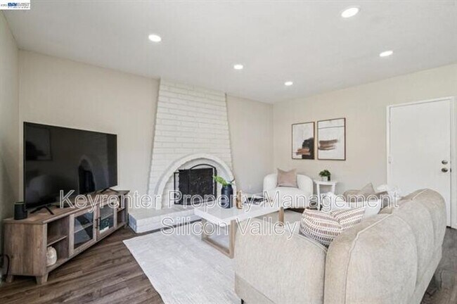 Building Photo - 7403 Hillsdale Dr