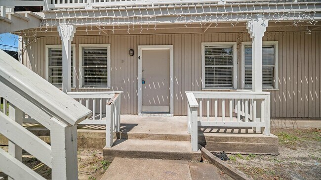 Building Photo - 12033 18th St
