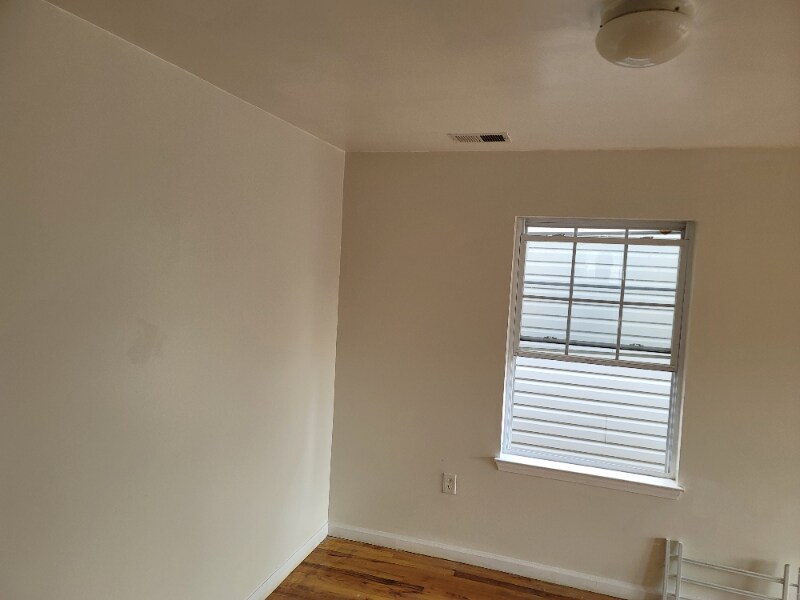 Building Photo - 323 E Jersey St