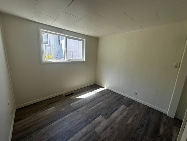 Building Photo - 3 bedroom 1 bath house