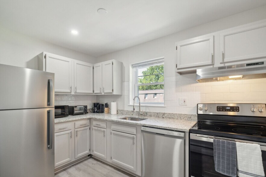 Building Photo - 1301 Wharton Dr