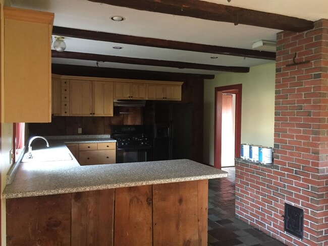 Building Photo - 36 Happy Valley Rd