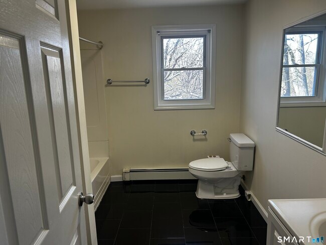 Building Photo - 9 Concord St