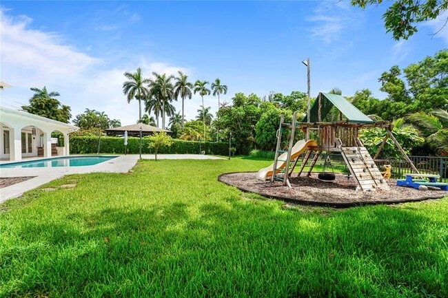 Building Photo - 1120 E Tropical Way