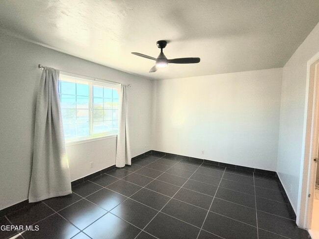 Building Photo - 333 Eubank Ct