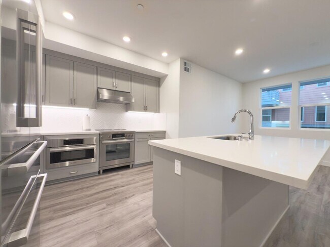 Building Photo - 1303 Besra Ter