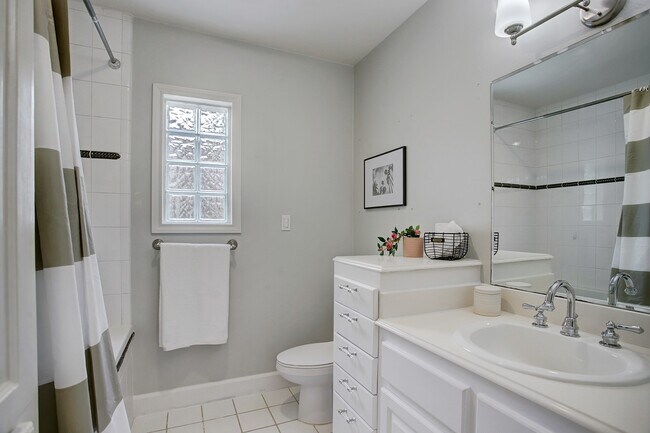 Building Photo - 2228 Addison Rd