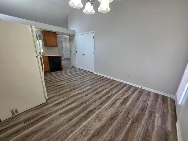Building Photo - 7253 Fablegate Ct