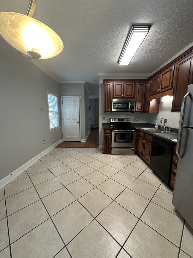 Building Photo - 2 bedroom, 2 1/2 bathroom condo