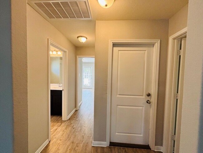 Building Photo - 1310 Walden Pond Dr