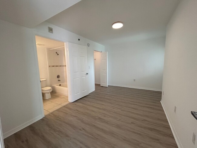Building Photo - "Modern 2 Bed/2 Bath Condo in Prime Miami ...