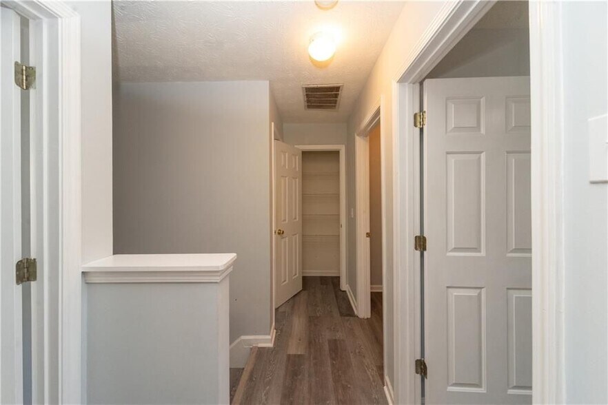 Building Photo - 811 Sugar Oak Ln