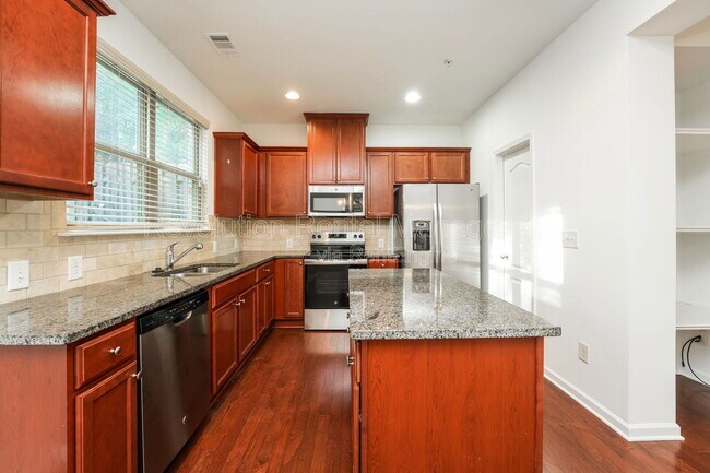 Building Photo - 3447 Desoto Rd