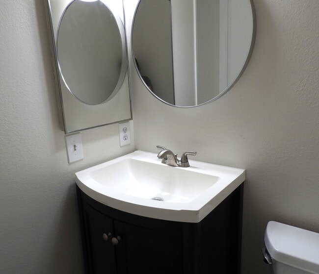 Building Photo - 1109 Tivoli Ln