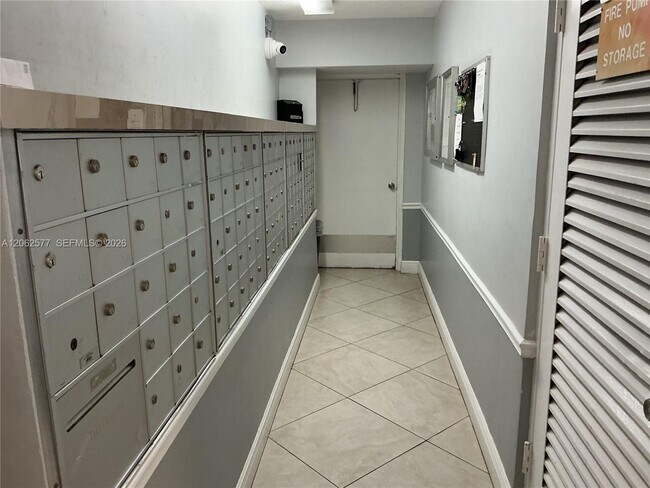 Building Photo - 3010 N Course Dr