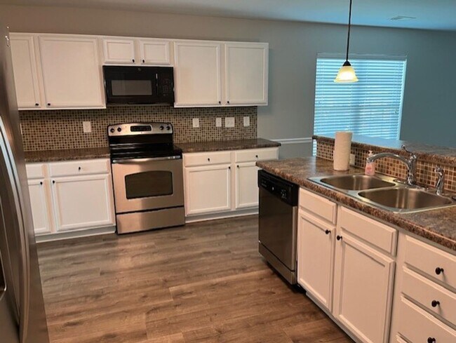 Building Photo - 336 Slate Dr