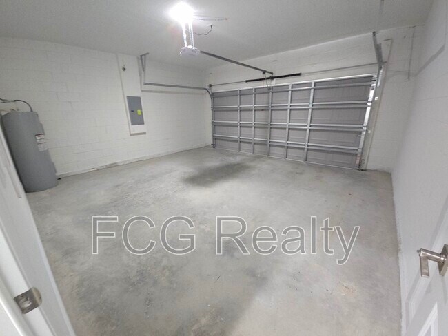 Building Photo - 9841 N Sistine Terrace