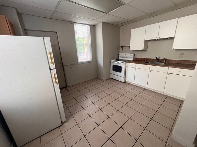 Building Photo - Carnegie - 1 Bedroom 1 Bathroom - Updated ...