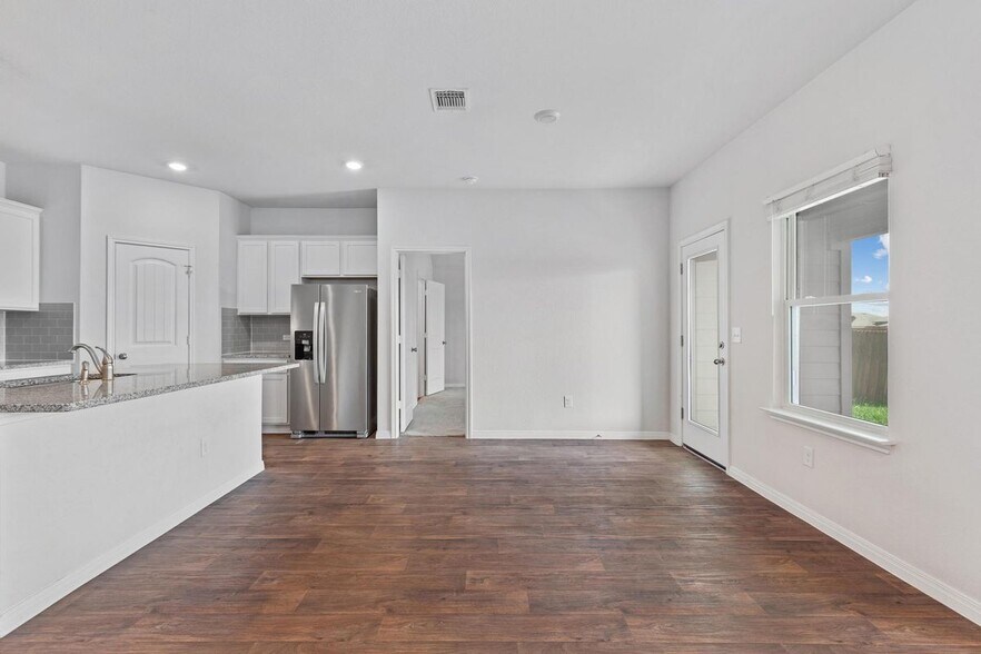 Building Photo - 21020 Price Daniel Dr