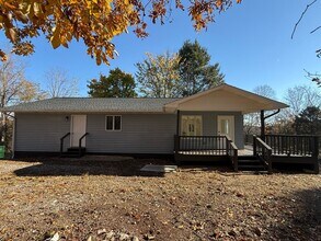 Building Photo - Newly renovated 3 Bedroom 3 Bathroom Home ...