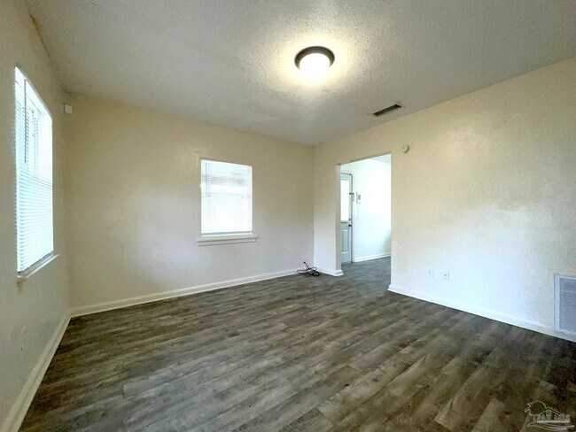 Building Photo - 31 Randolph Dr