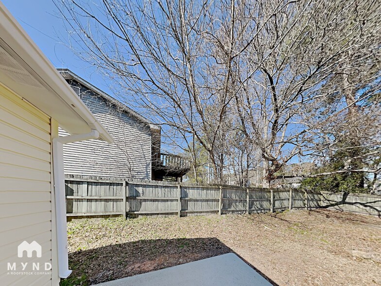 Building Photo - 6454 Eastbriar Dr