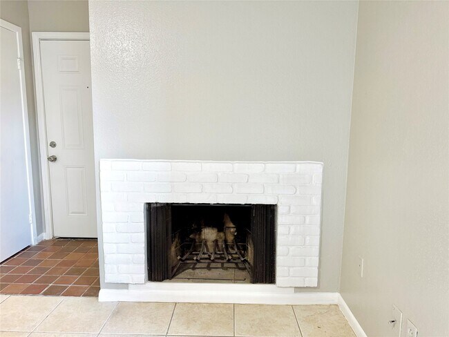 Building Photo - 9090 S Braeswood Blvd