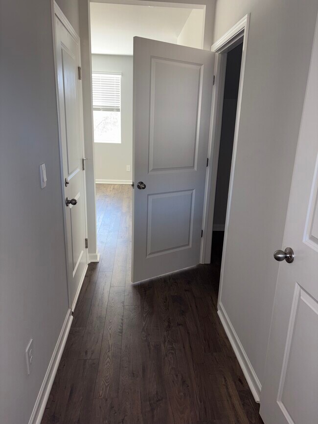 Building Photo - 4316 Oswin Dr