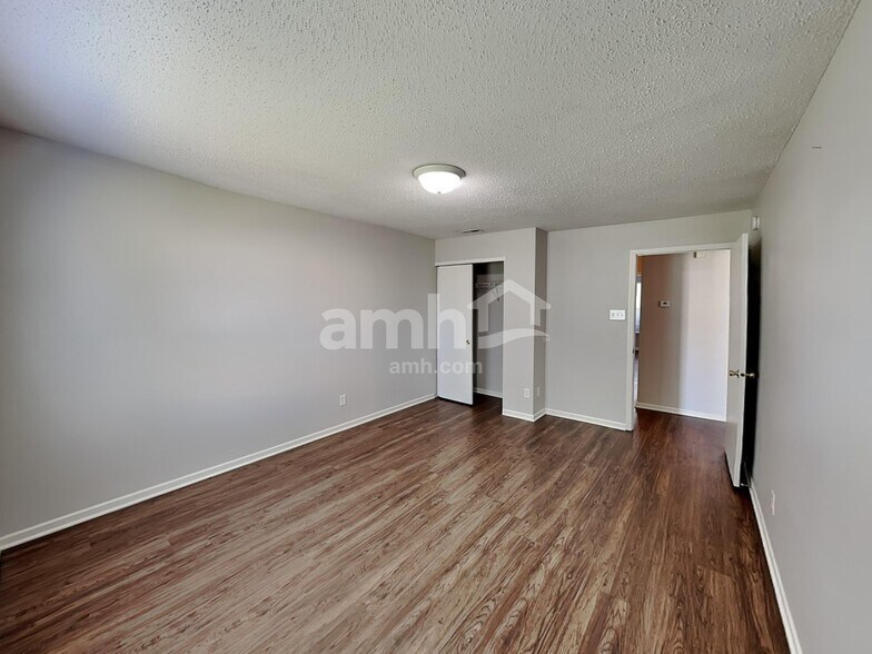 Building Photo - 1316 Clove Ct