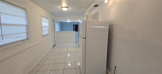 Building Photo - 502 N 70th Way