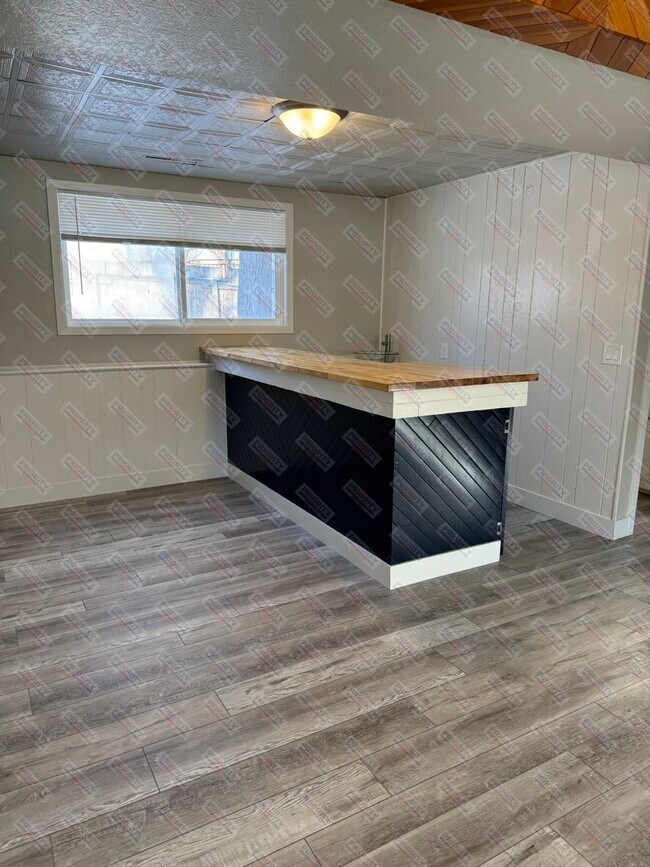 Building Photo - Property Agent Owned