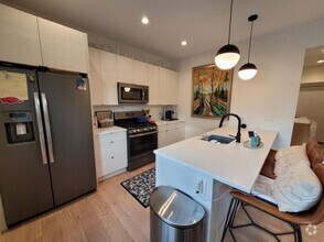 Building Photo - 2 bedroom in Chicago IL 60640