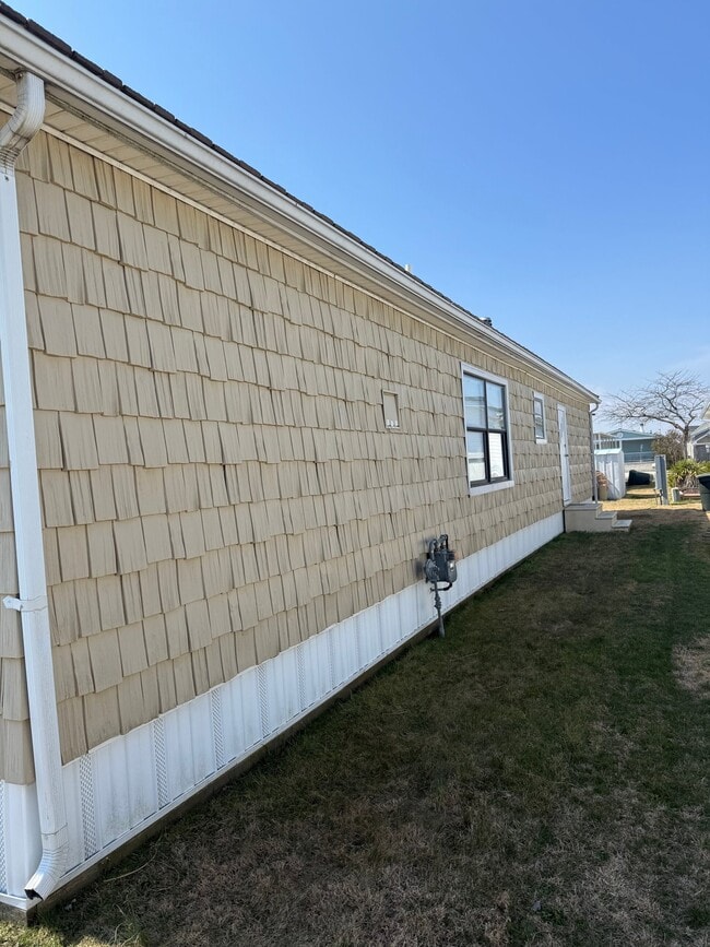 Building Photo - 24195 King Rd