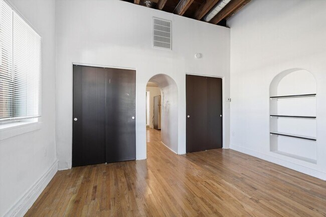 Building Photo - 837 S 8th Ave