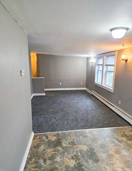 Building Photo - 576 Maine Ave