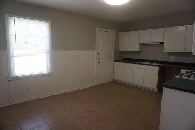 Building Photo - 5546 93rd St