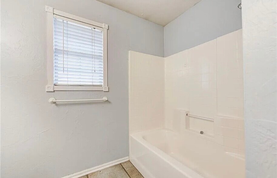 Building Photo - 1705 Concord Dr
