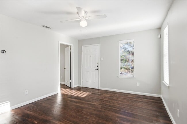 Building Photo - 2308 E 10th St